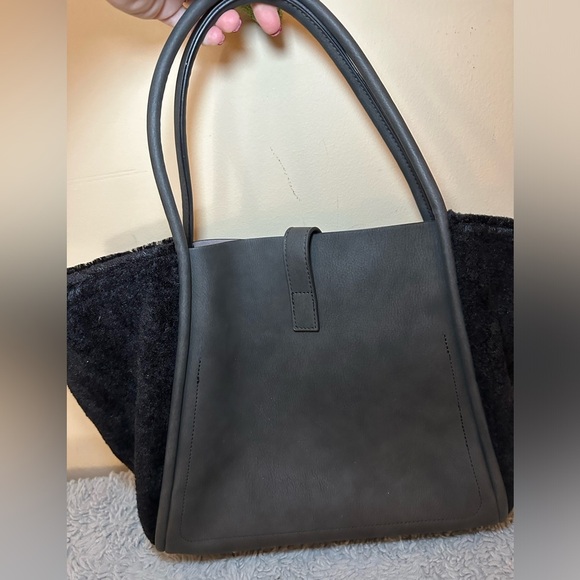 Unbillion Large Sized Black Leather and Faux Furry Bag -Very Clean - EUC - Picture 2 of 10